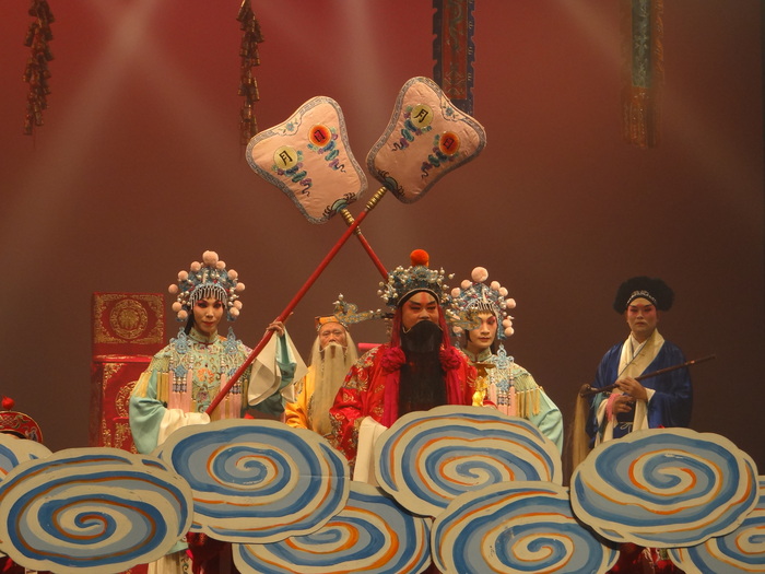 校長巧扮天官，賜福新年順遂